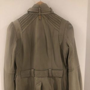 I’m selling a gorgeous Mackage leather jacket.